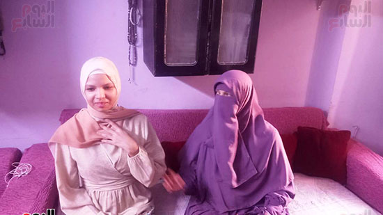 الطالبة-المتفوقه-مع-والدتها- الطالبة-المتفوقه-مع-والدتها-