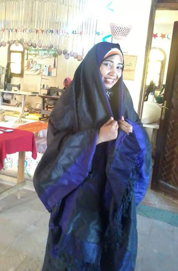 فتاة أقصرية تشرح أهمية الجلباب والحبرة كزي رسمي بالقرى فتاة أقصرية تشرح أهمية الجلباب والحبرة كزي رسمي بالقرى