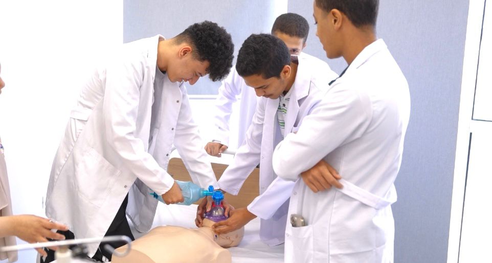 جامعة باديا تستقبل خبراء من جامعة تكساس لتدريب طلابها  (7)