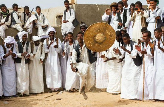 السدارى والتقشيطة والبنطلون الأبيض والعمه السدارى والتقشيطة والبنطلون الأبيض والعمه