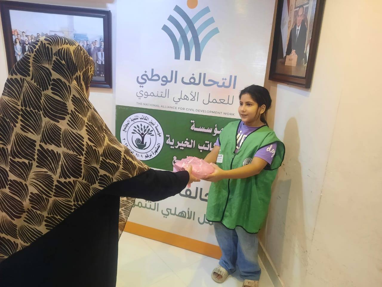 مؤسسة نبيل الكاتب الخيرية توزع 400 كيلو لحوم على الأسر الأولى بالرعاية بالبحيرة (4)