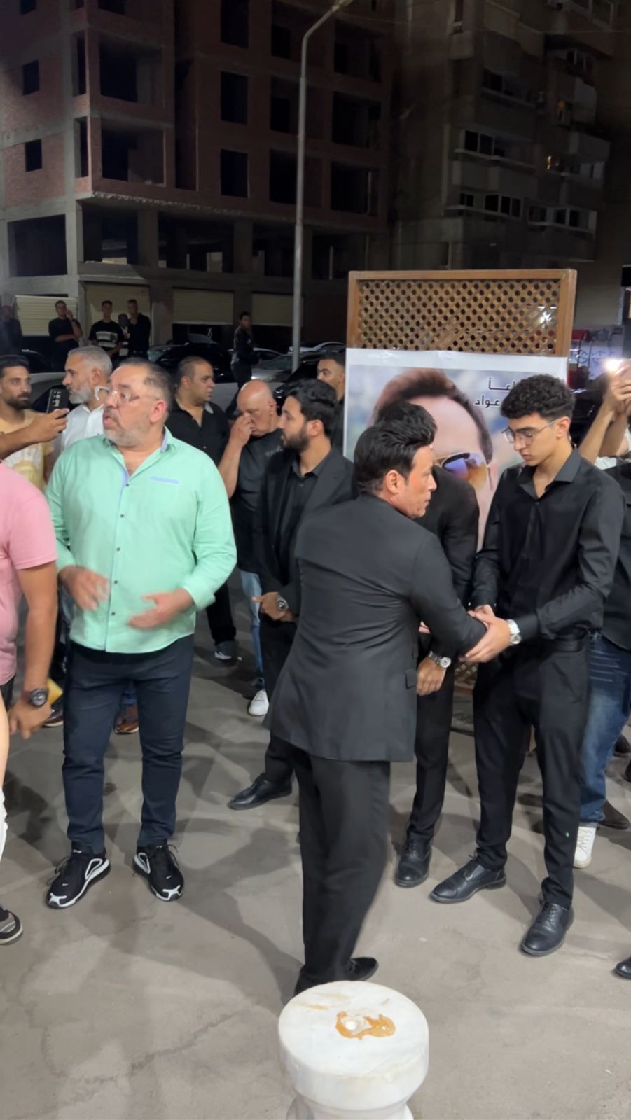 سعد الصغير وسامح يسري وأيمن عزب في عزاء محمد عواد (2)
