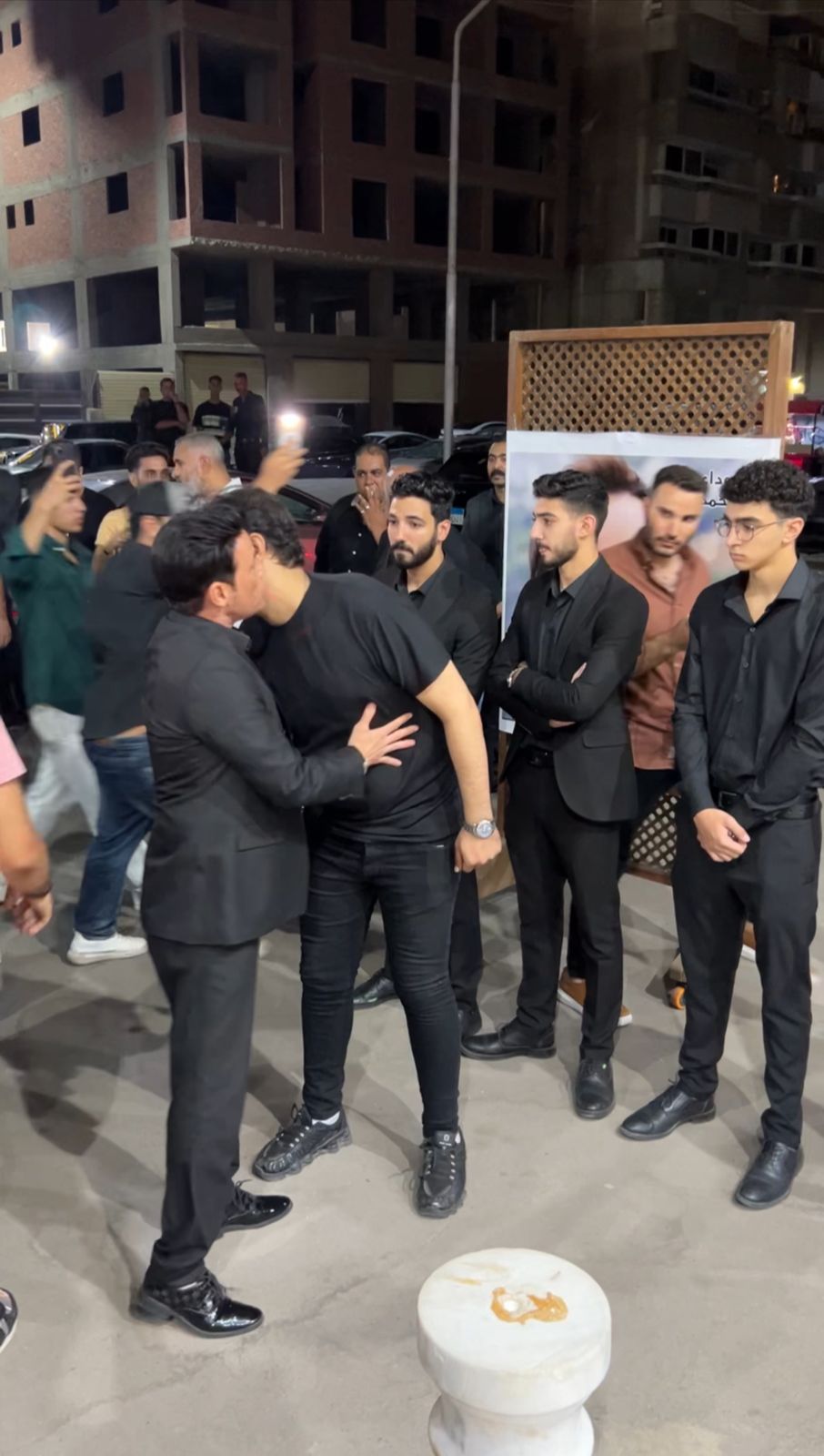 سعد الصغير وسامح يسري وأيمن عزب في عزاء محمد عواد (1)