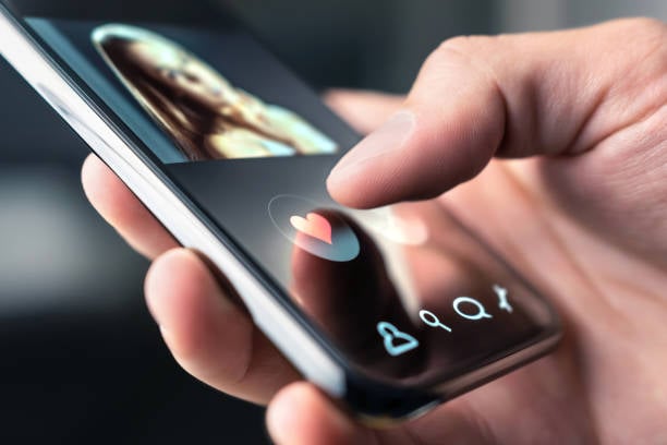مزايا وعيوب التعارف عبر الانترنت مزايا وعيوب التعارف عبر الانترنت