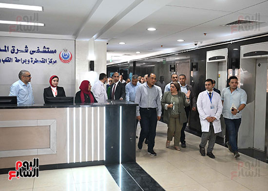 رئيس الوزراء يتفقد مستشفى شرق الإسكندرية (13)