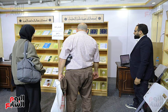 الجمهور يتابع الإصدارات