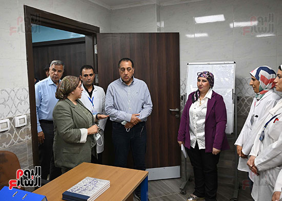 رئيس الوزراء يتفقد مستشفى شرق الإسكندرية (11)