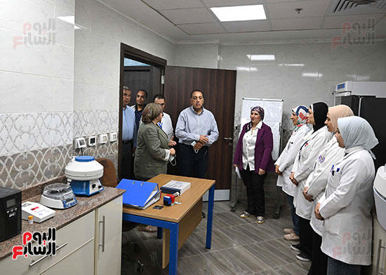 رئيس الوزراء يتفقد مستشفى شرق الإسكندرية (10)