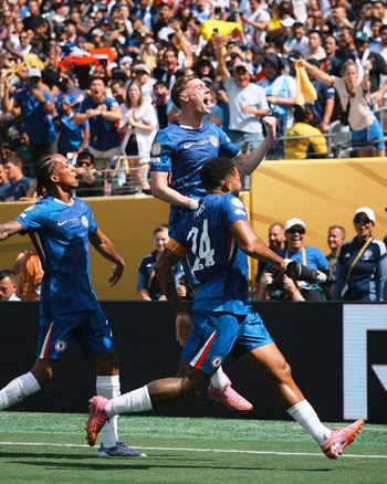 فرحة واحتفالات بالهدف