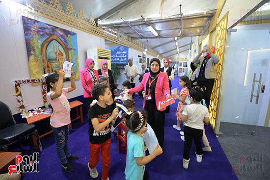 مشاركة الأطفال في أنشطة جناح الأزهر