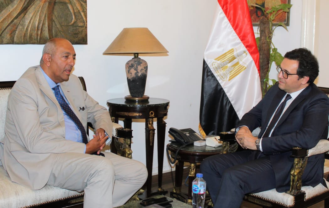 وزبر الثقافة مع السفير عمر سليم