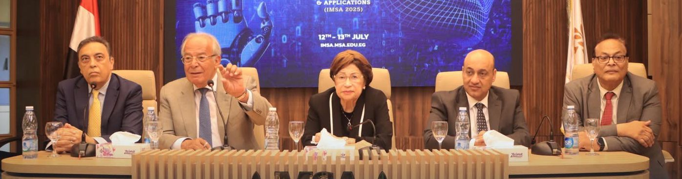 سيدة الاعمال تتراس المؤتمر سيدة الاعمال تتراس المؤتمر