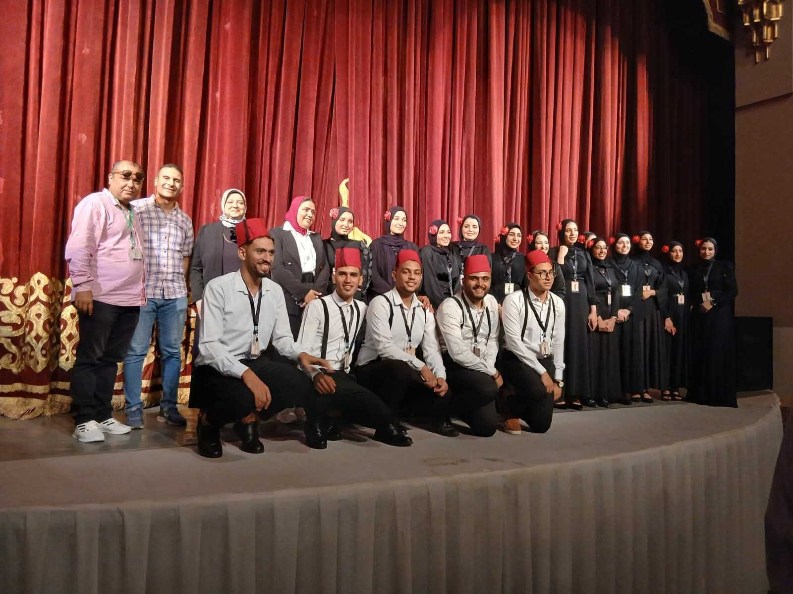 رئيس جامعة دمنهور يشهد العرض المسرحي أبنائي (6)