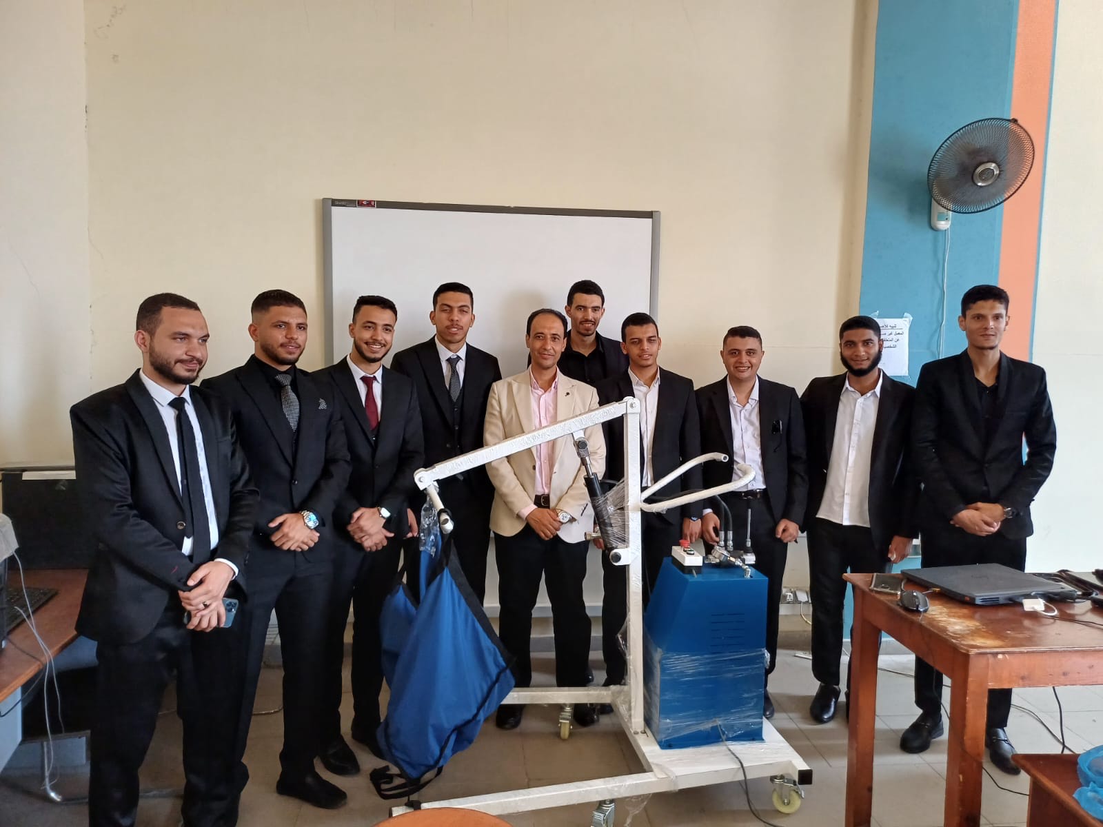 أثناء مناقشة مشروع التخرج