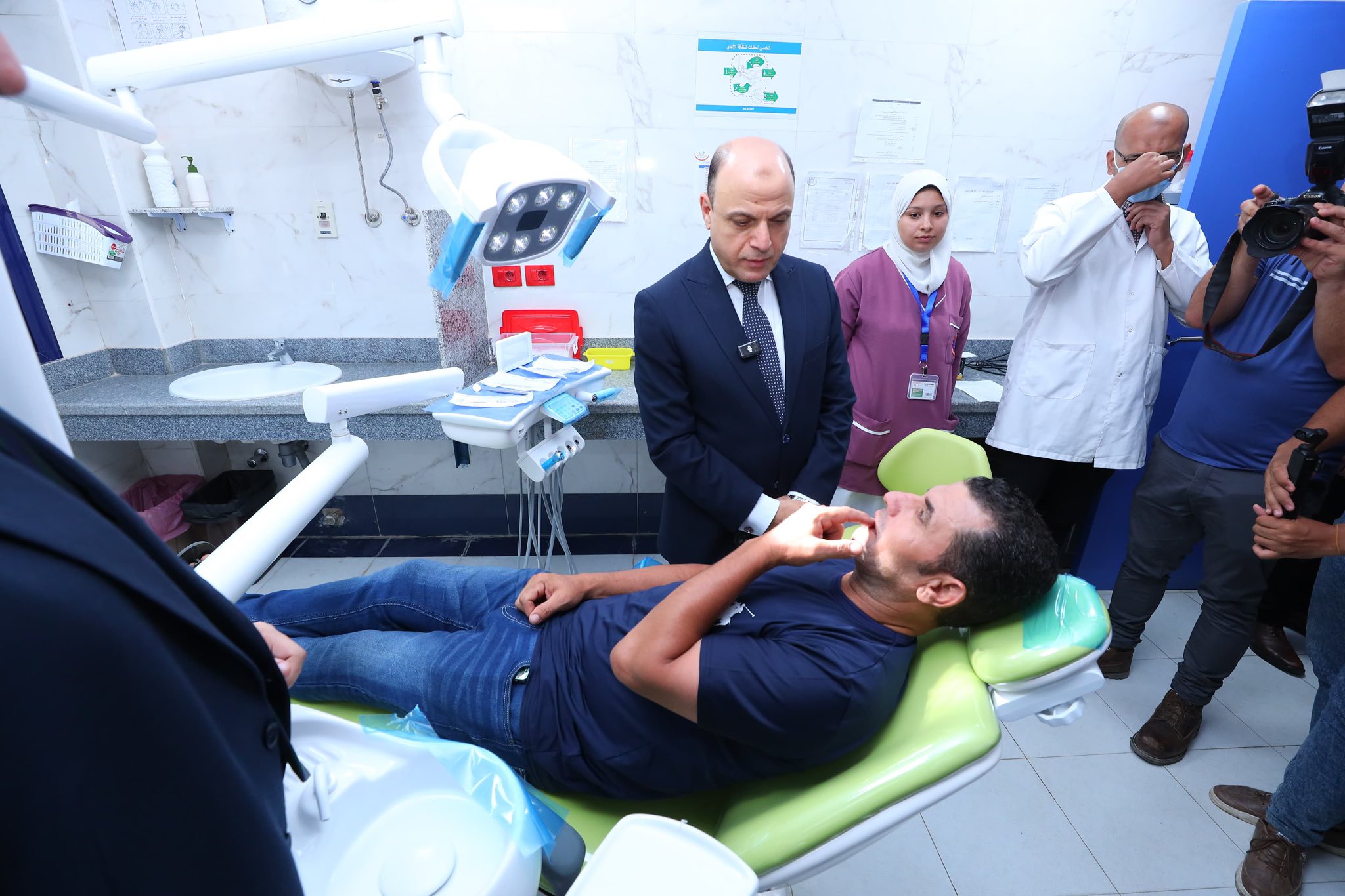 محافظ كفر الشيخ يزور مريض محافظ كفر الشيخ يزور مريض