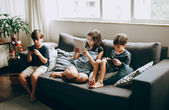 استخدام الشاشات في الإجازة الصيفية