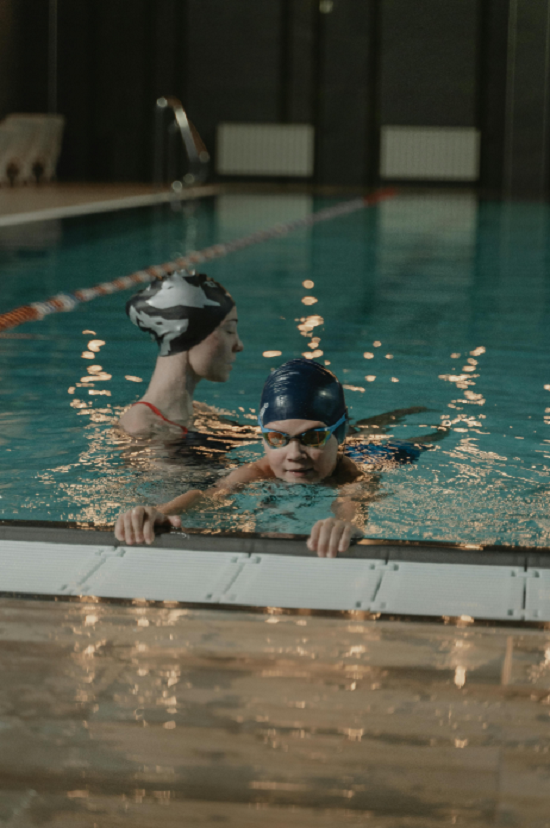 تعلم السباحة