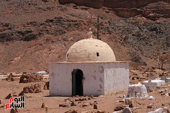 ضريح-في-الجبال ضريح-في-الجبال