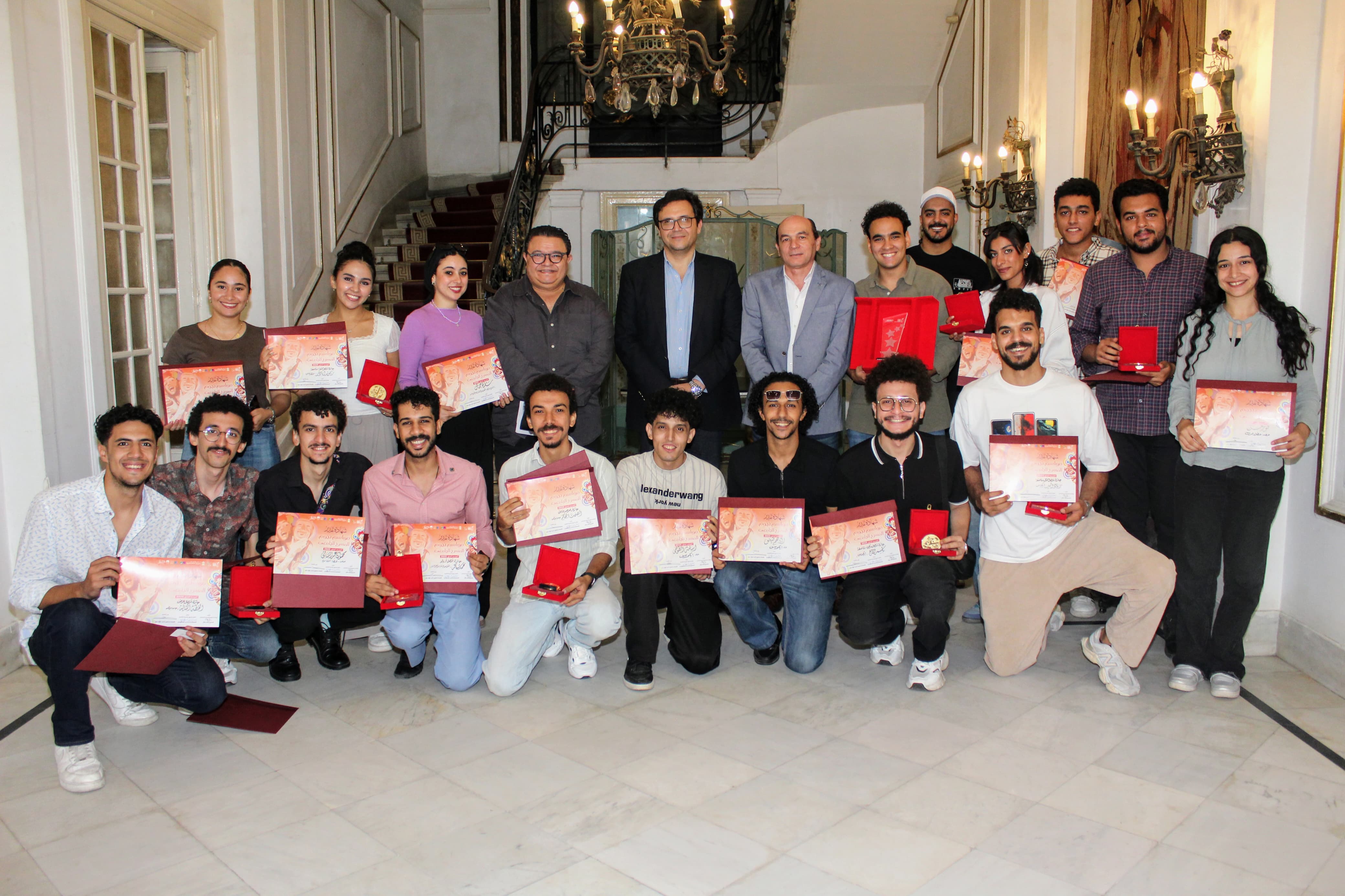 وزير الثقافة يلتقي الطلاب الفائزين بجوائز مهرجان نجوم المسرح الجامعي