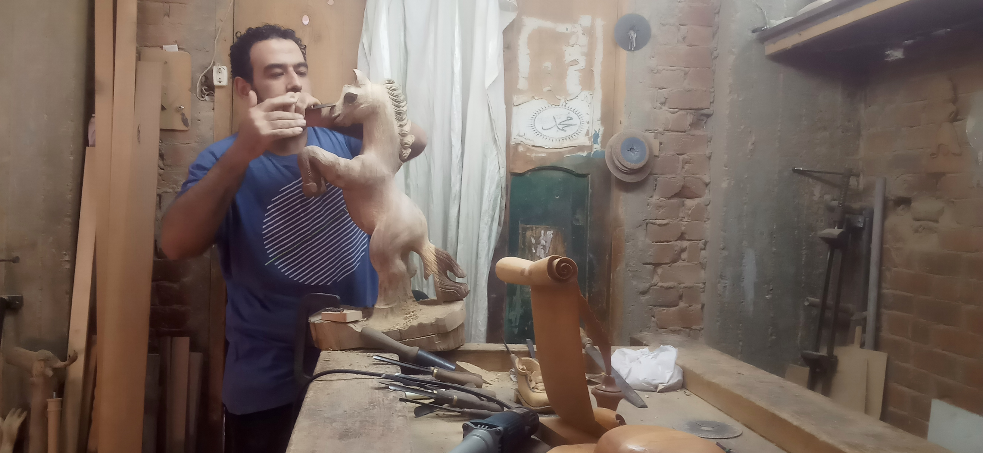 مهنة النحت على الأخشاب