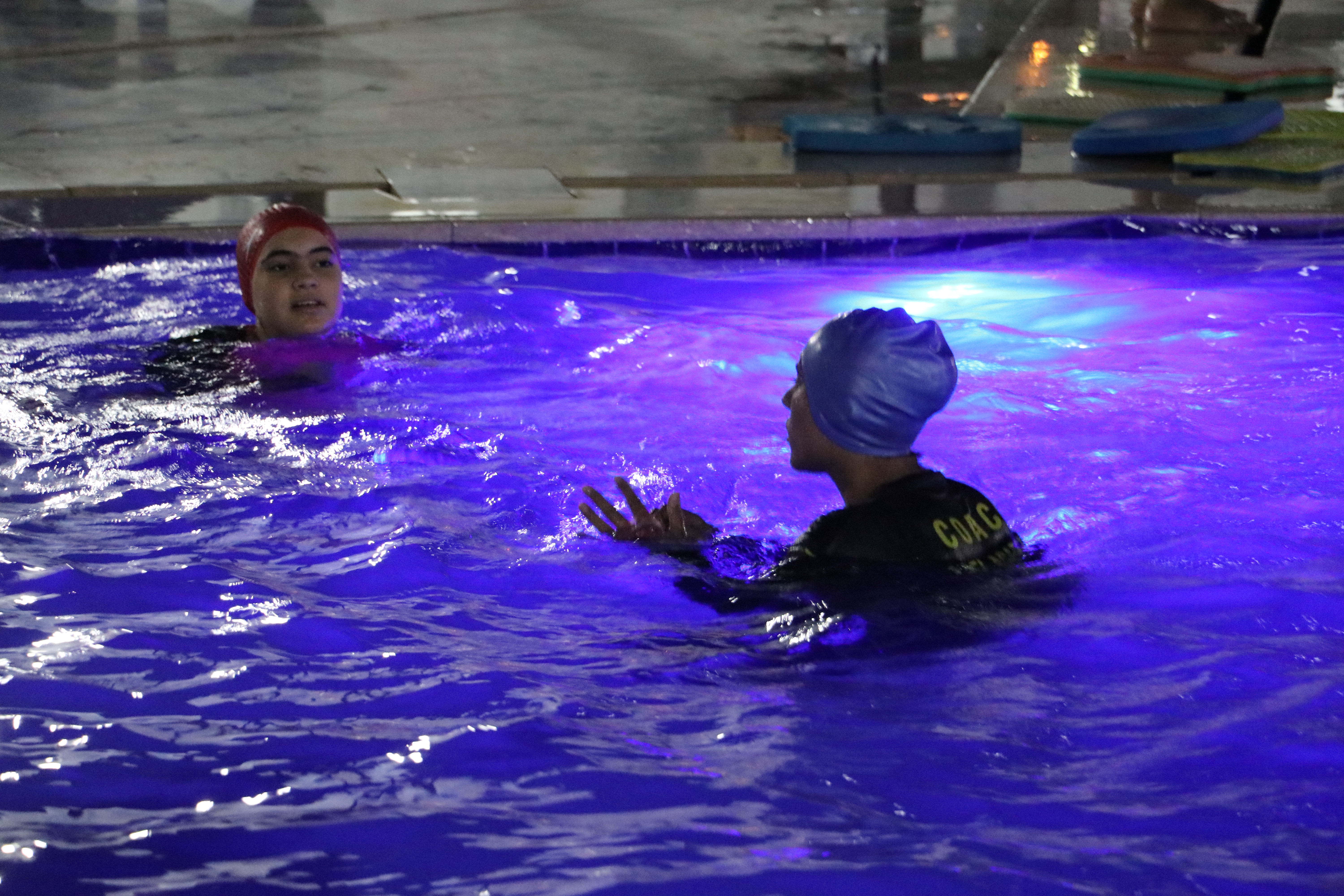 تدريب الاطفال على السباحة