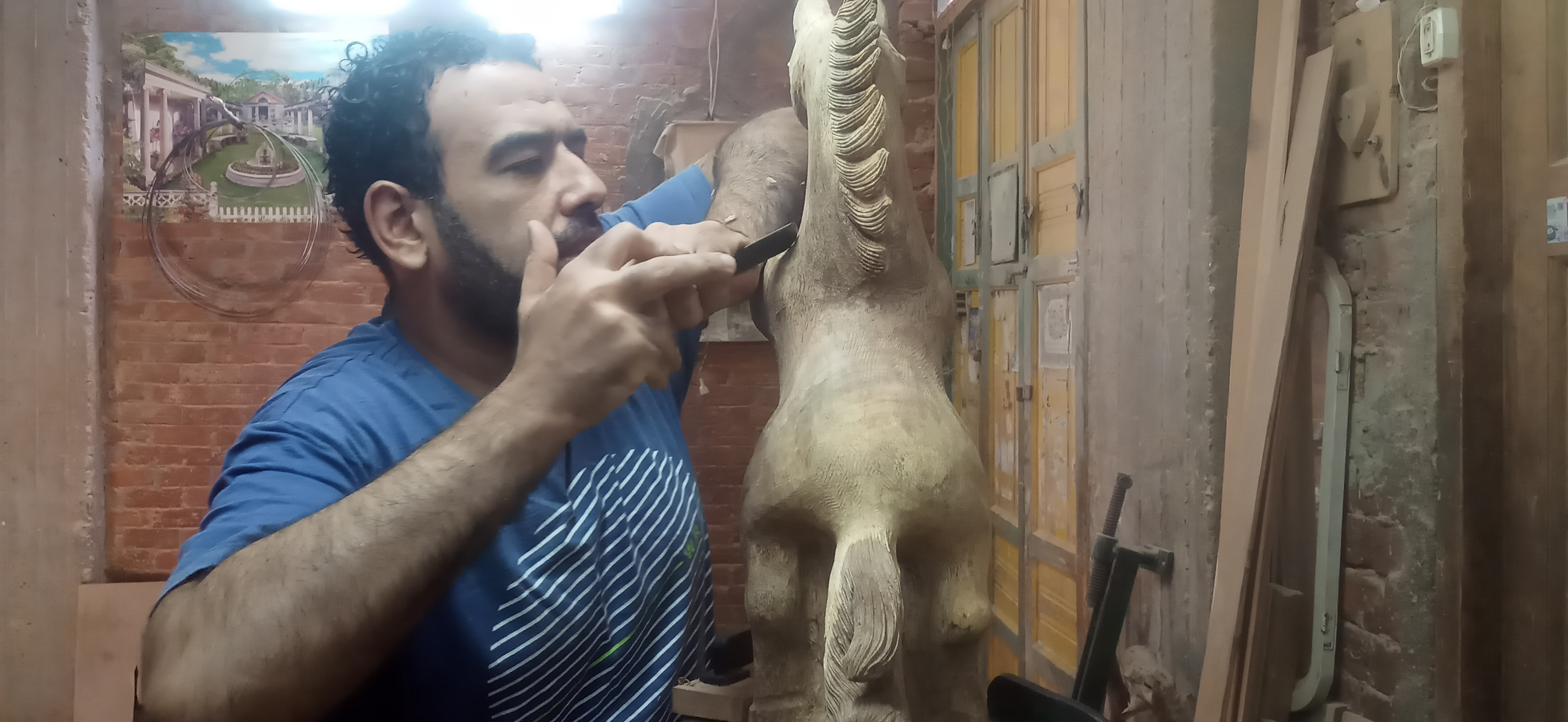 نحات اخشاب دمياطي