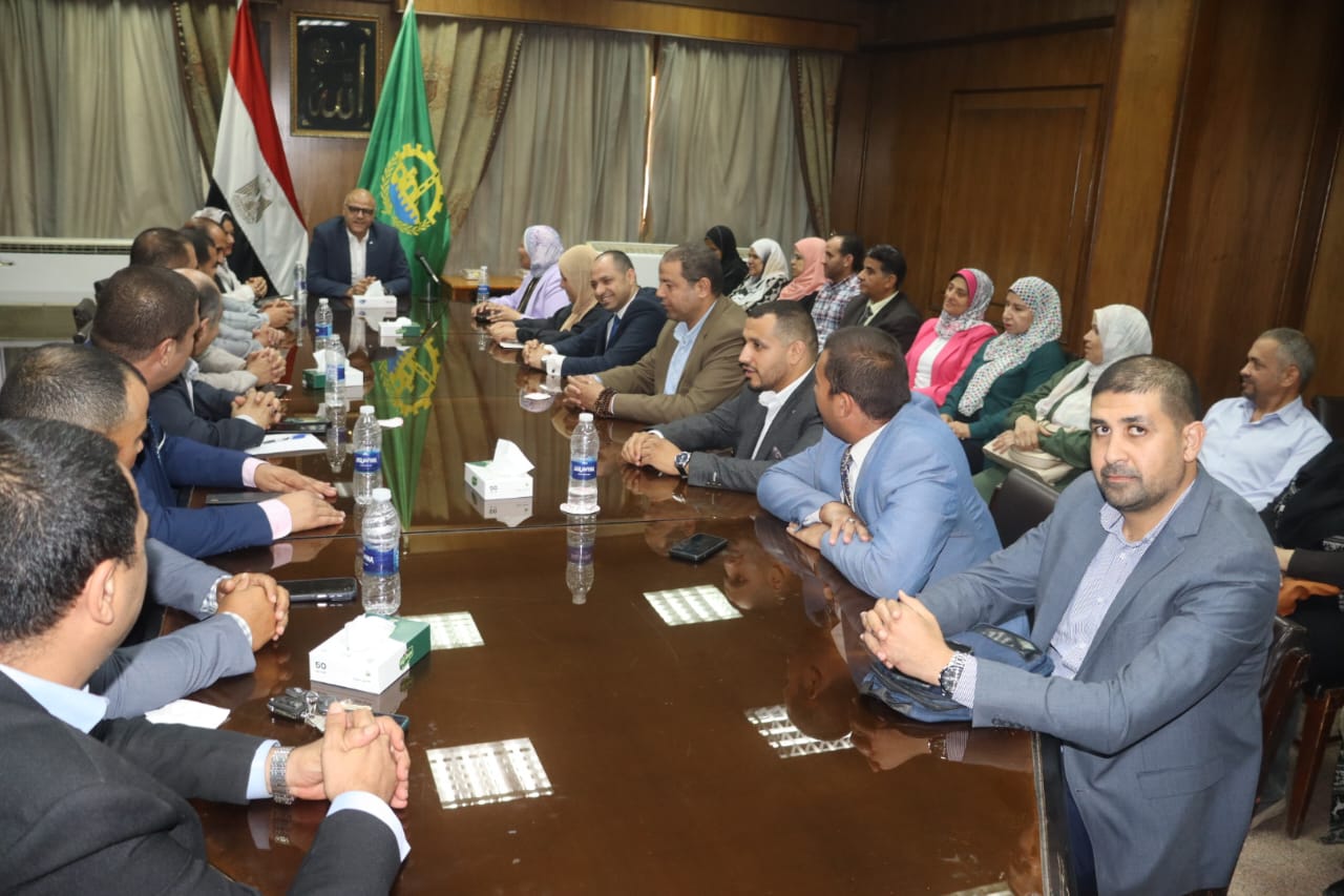 مشرفي بعثة الحج خلال لقاء محافظ القليوبية