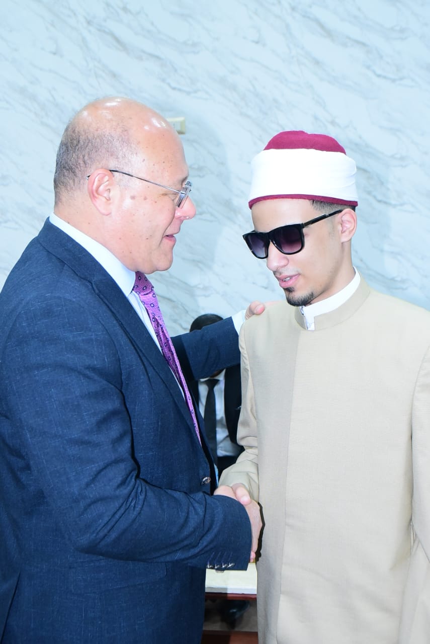 الشيخ محمد أحمد حسن مع رئيس الجامعة 