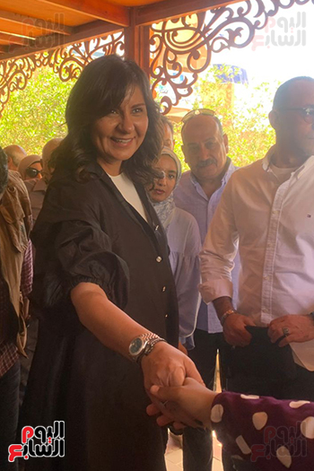 السفيرة-نبيلة-مكرم-فى-قافلة-التحالف-الوطنى السفيرة-نبيلة-مكرم-فى-قافلة-التحالف-الوطنى