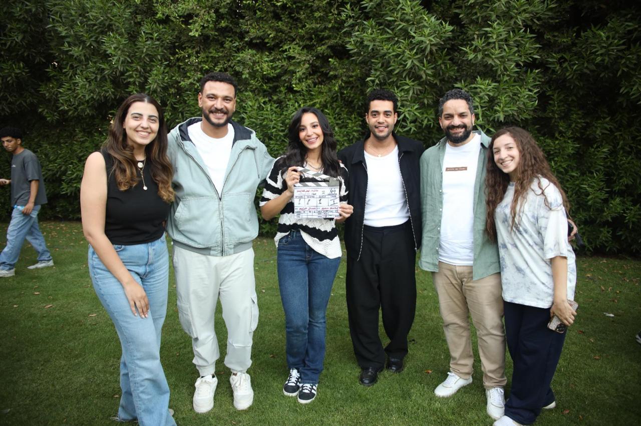 نجوم حكاية فلاش باك من مسلسل ما تراه