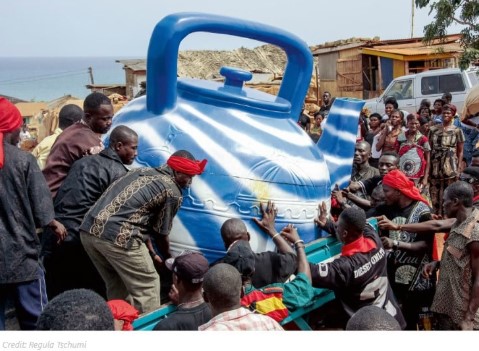 تابوت على هيئة براد شاى