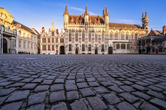 سرقة الأحجار من شوارع بروج سرقة الأحجار من شوارع بروج