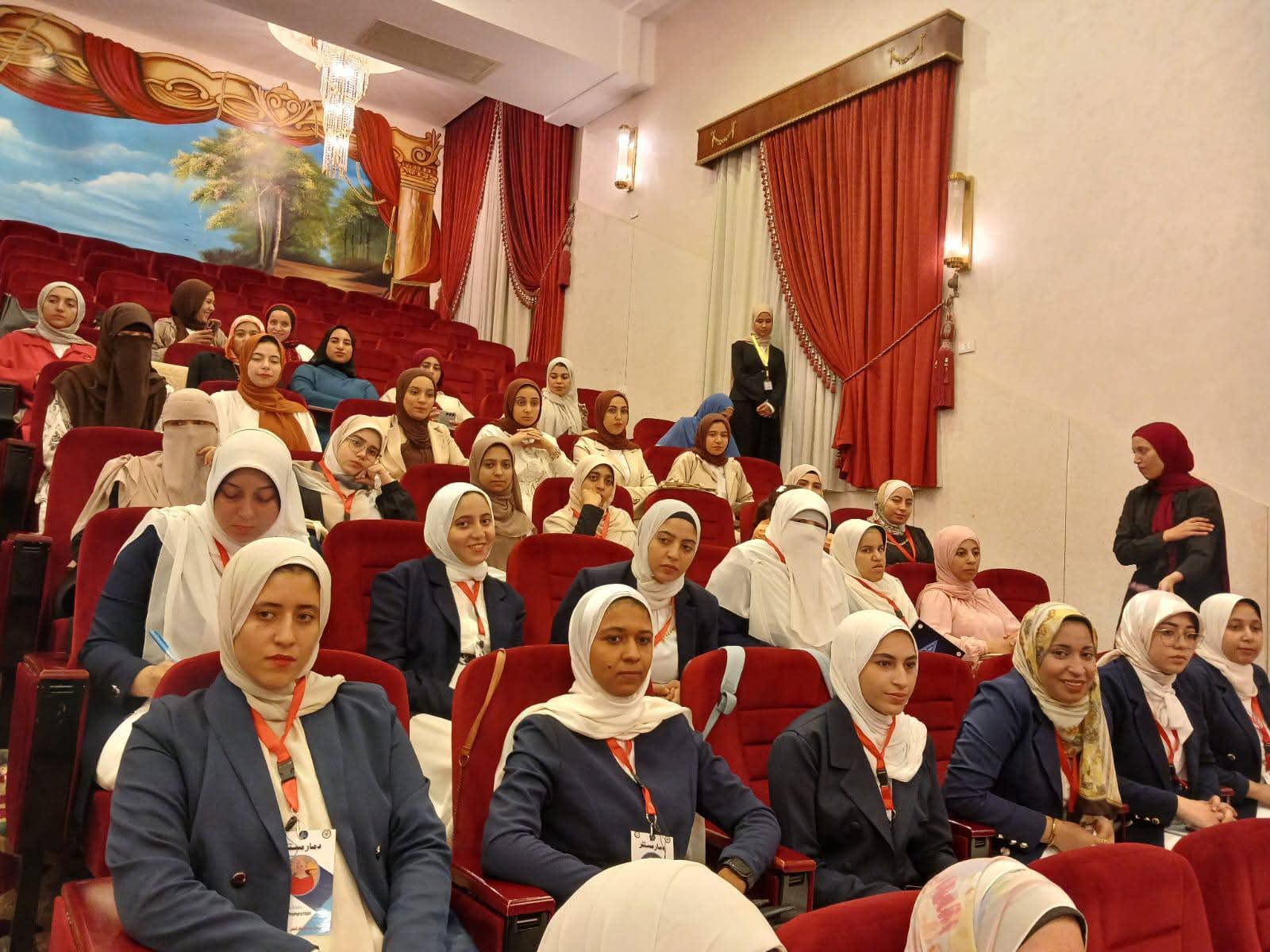 قسم العلاقات العامة والإعلان يناقش مشروعات تخرج دفعة 2025 بكلية الإعلام بنات جامعة الأزهر (4)