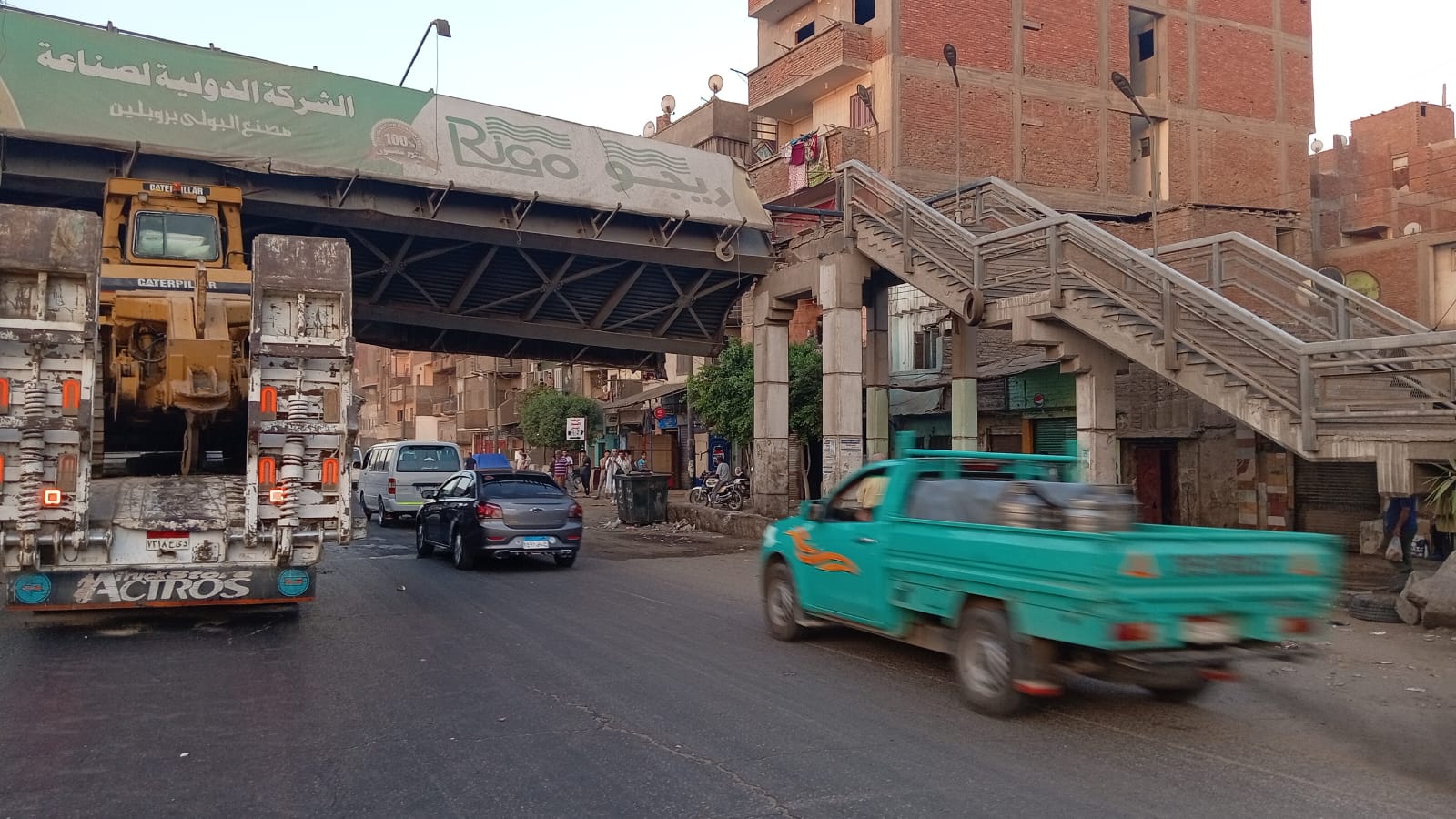 اصطدام التريلا بالكوبرى (2)