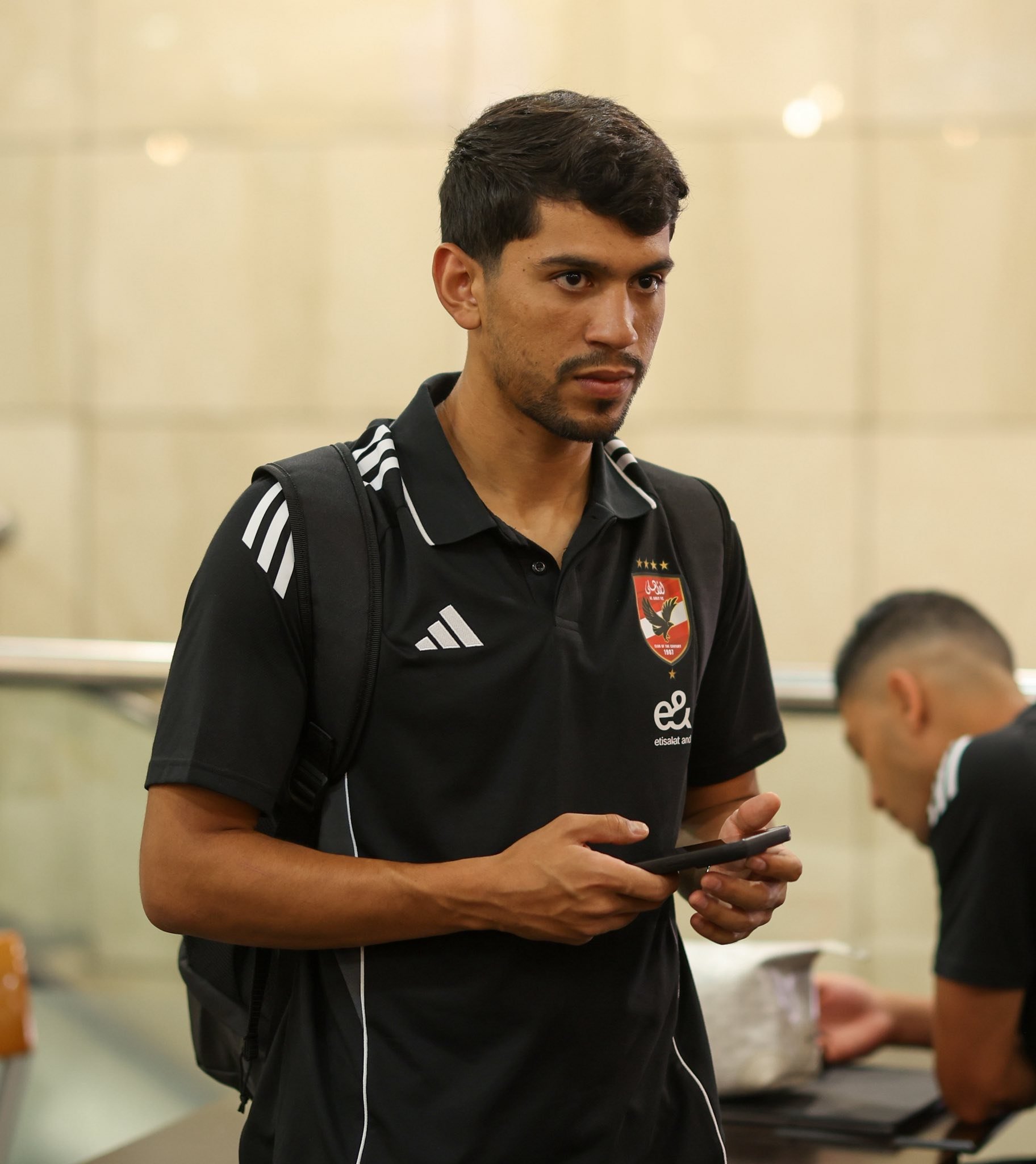 محمد شكري في مطار القاهرة
