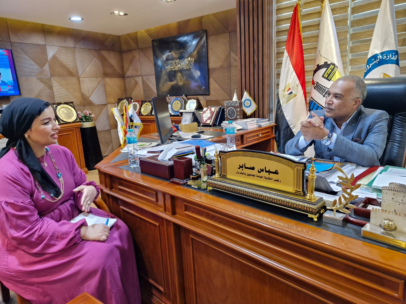 حوار نقيب العاملين بالبترول (1)