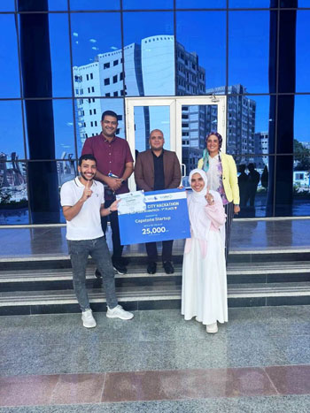طلاب كلية الحاسبات والمعلومات