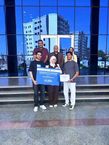 طلاب فريق Capstone