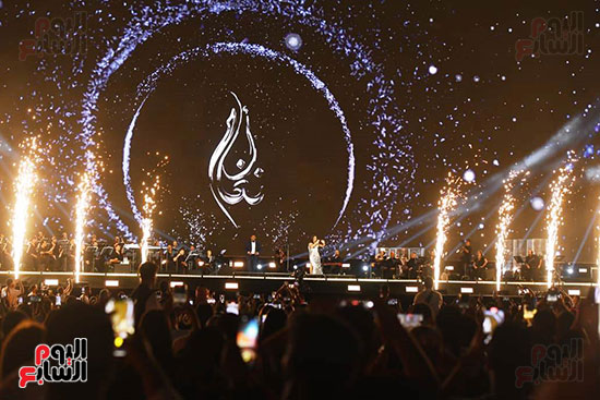 جمهور أنغام خلال حفل مدينة العلمين جمهور أنغام خلال حفل مدينة العلمين