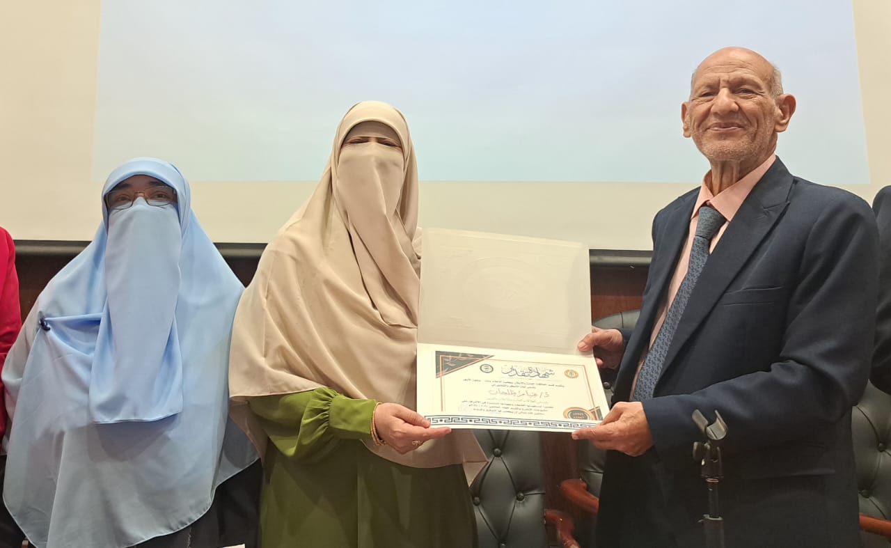 قسم العلاقات العامة والإعلان يناقش مشروعات تخرج دفعة 2025 بكلية الإعلام بنات جامعة الأزهر (9)