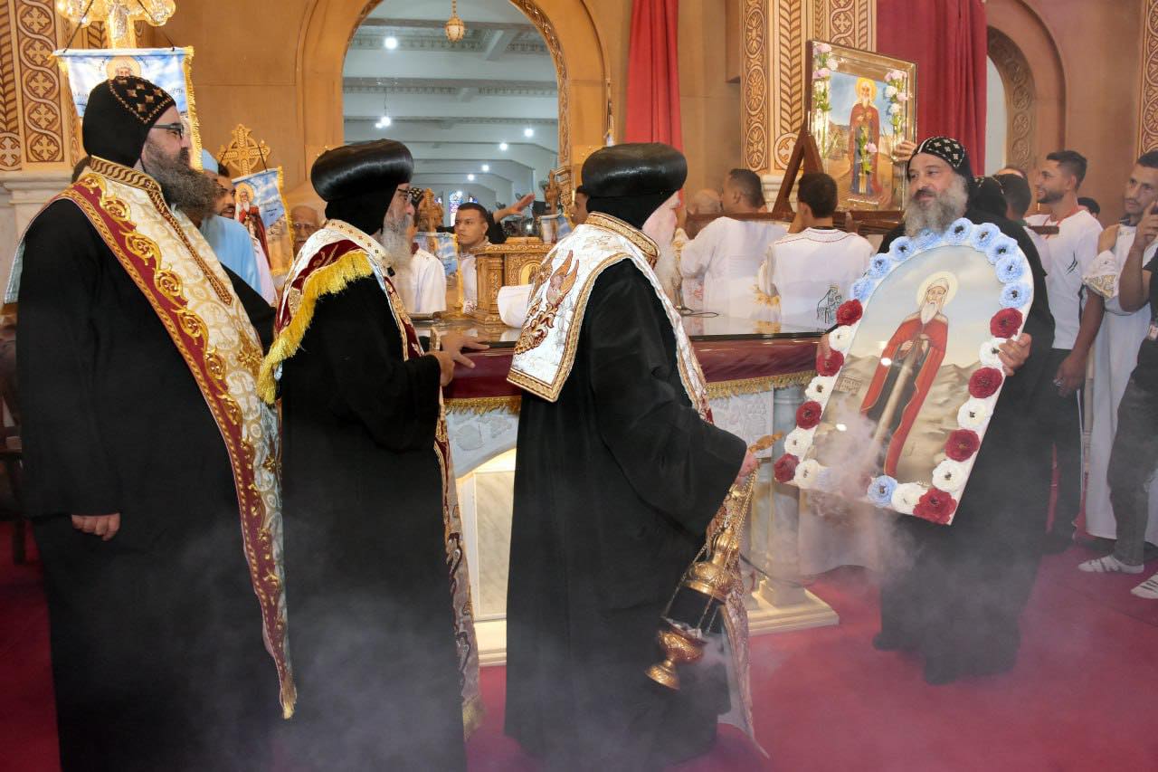 من داخل الدير من داخل الدير