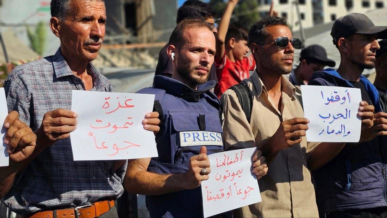جانب من الوقفة جانب من الوقفة