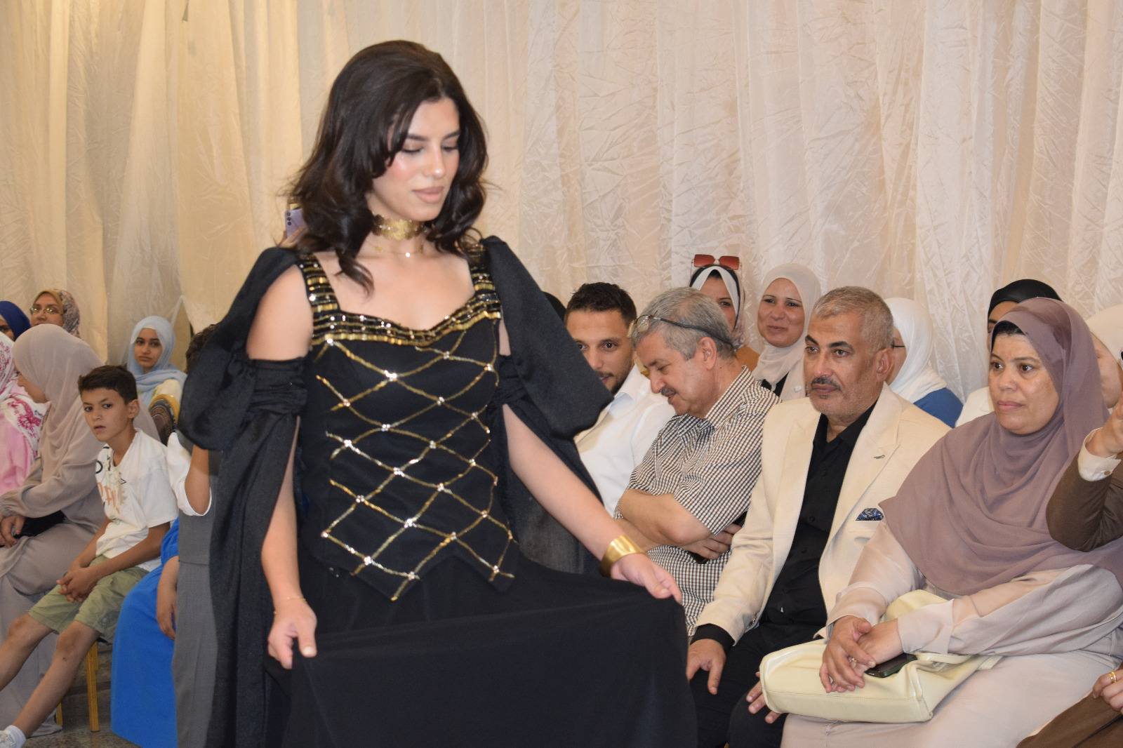 خلال العرض
