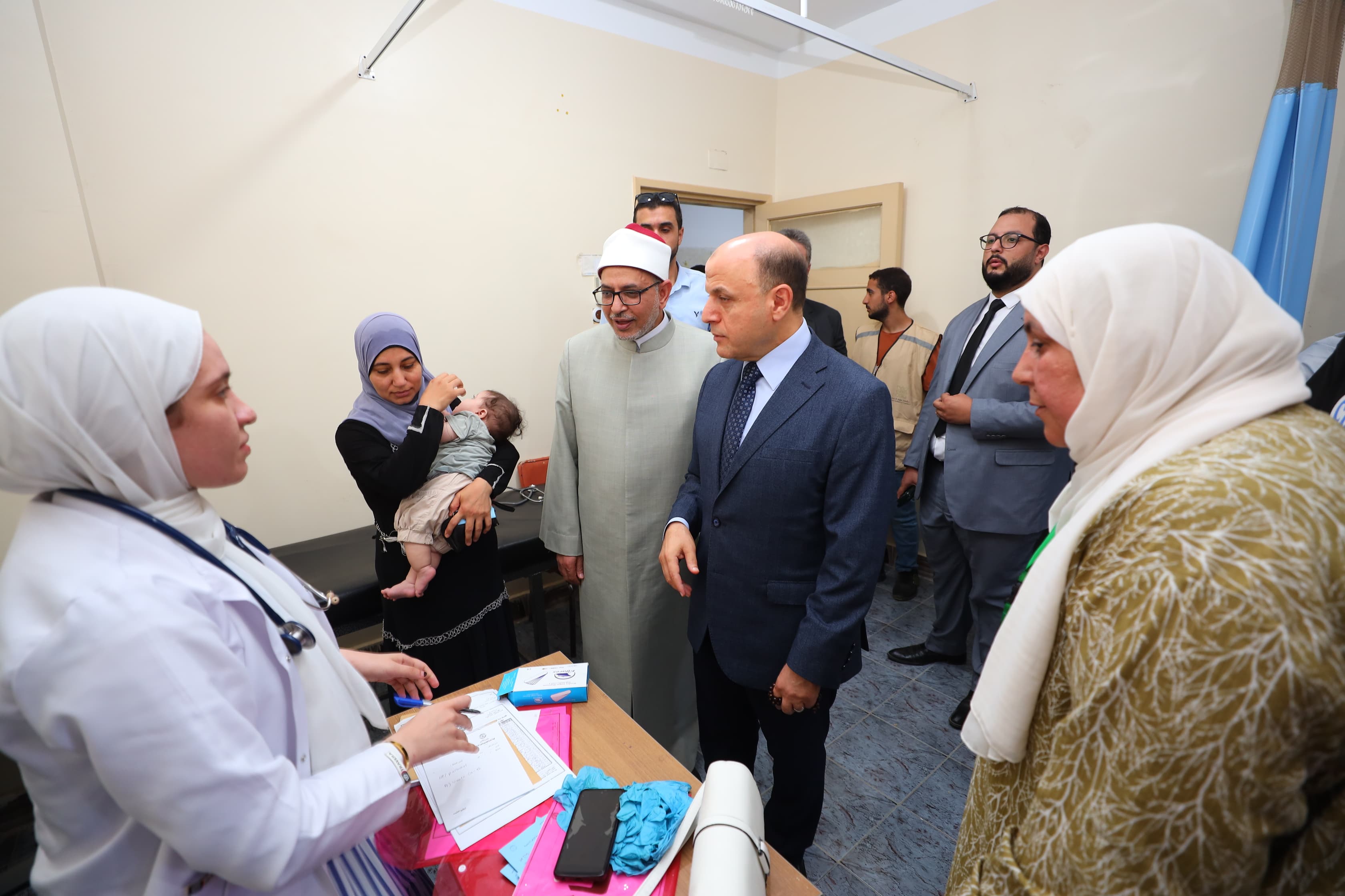 جانب من تفقد القافلة الطبية