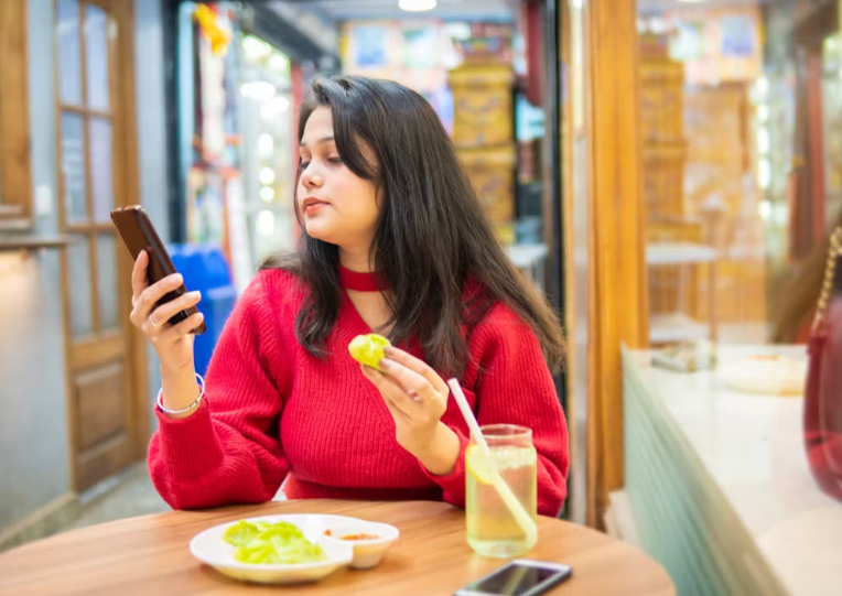 ابراج تكره السوشيال 