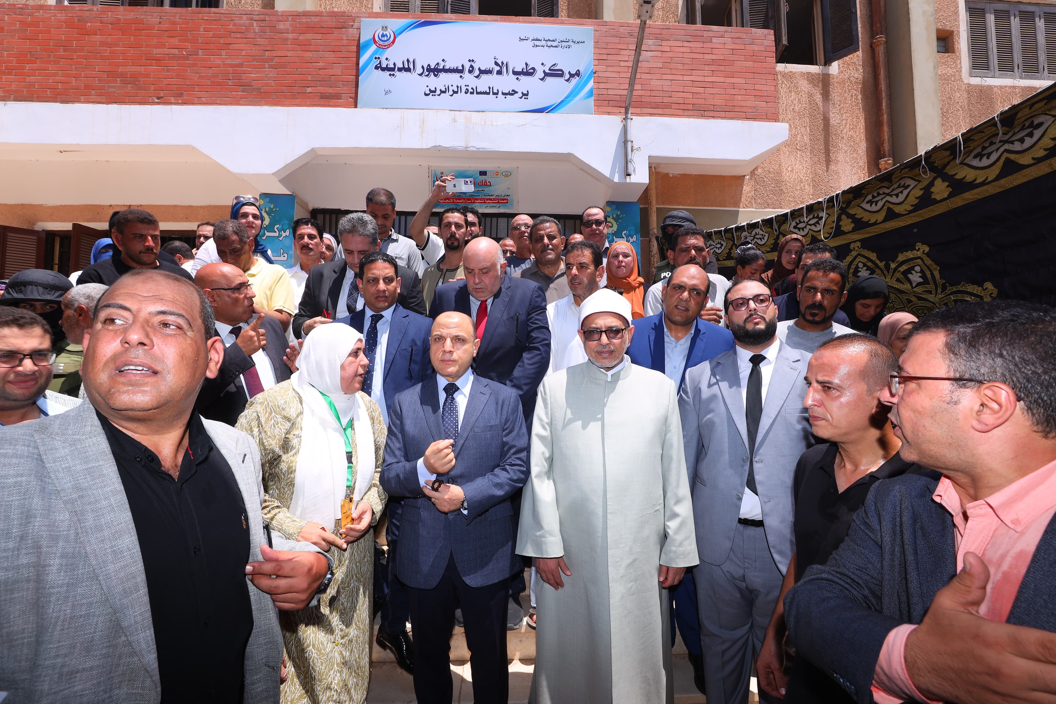 محافظ كفر الشيخ  يتفقد القافلة