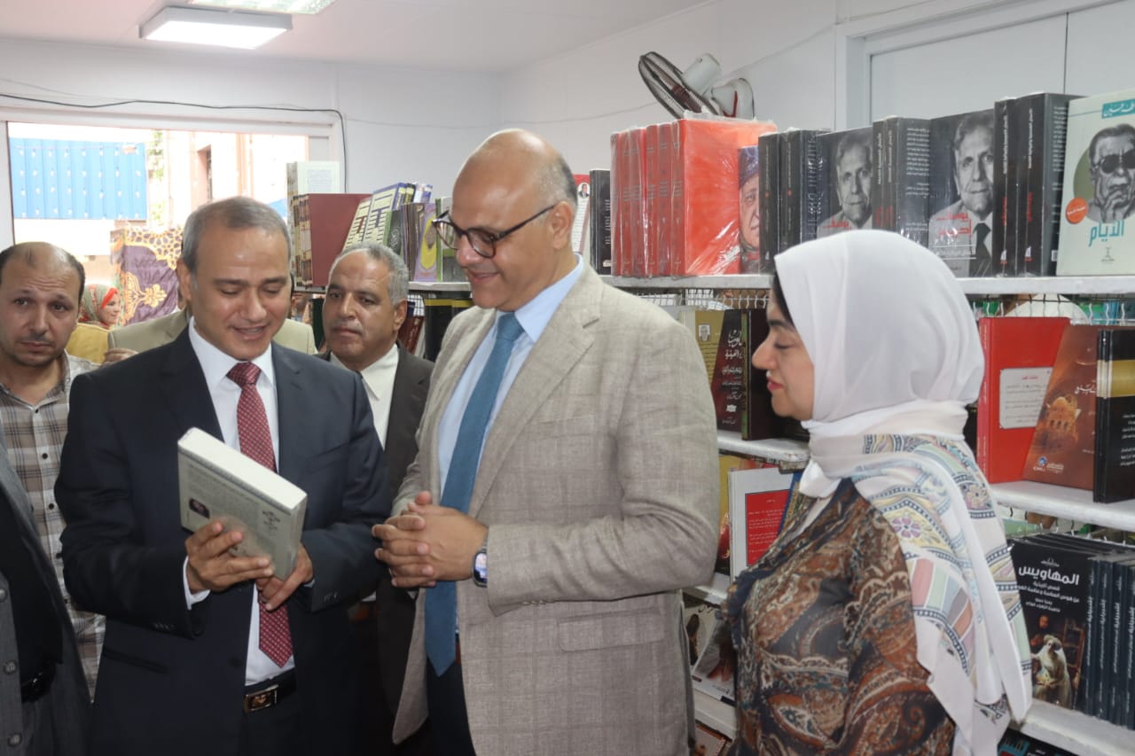 جولة بالمكتبة