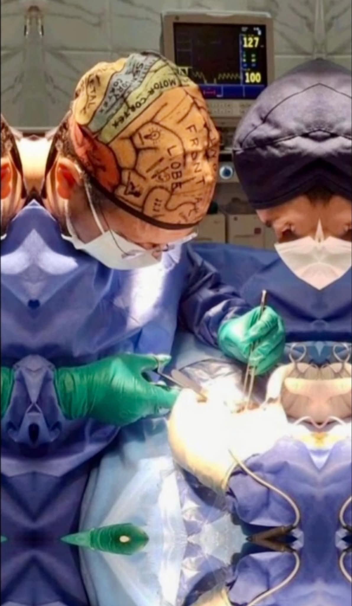 اثناء اجراء الجراحة