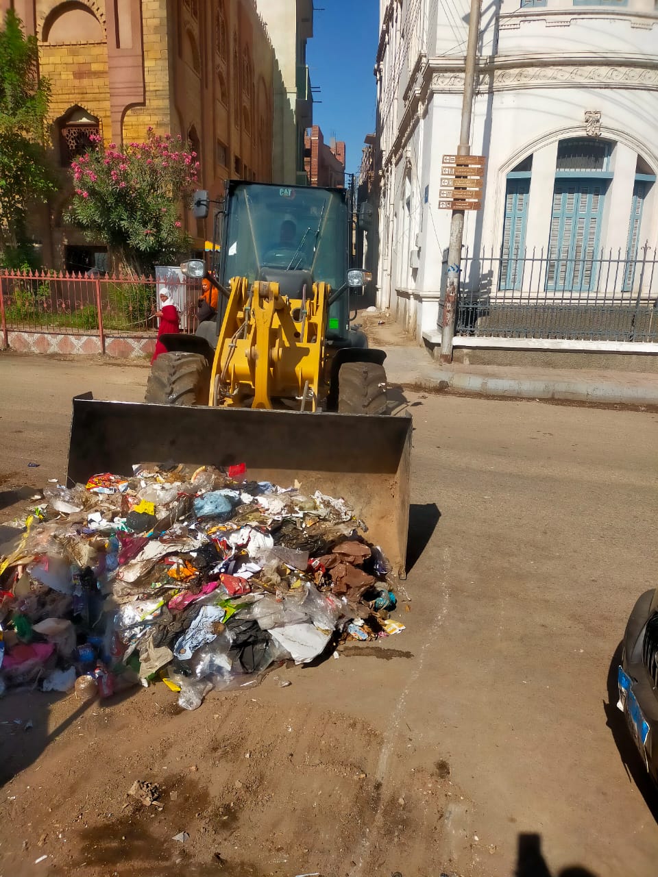 رفع 3500 طن أتربة ومخلفات صلبة في حملات نظافة مكثفة رفع 3500 طن أتربة ومخلفات صلبة في حملات نظافة مكثفة