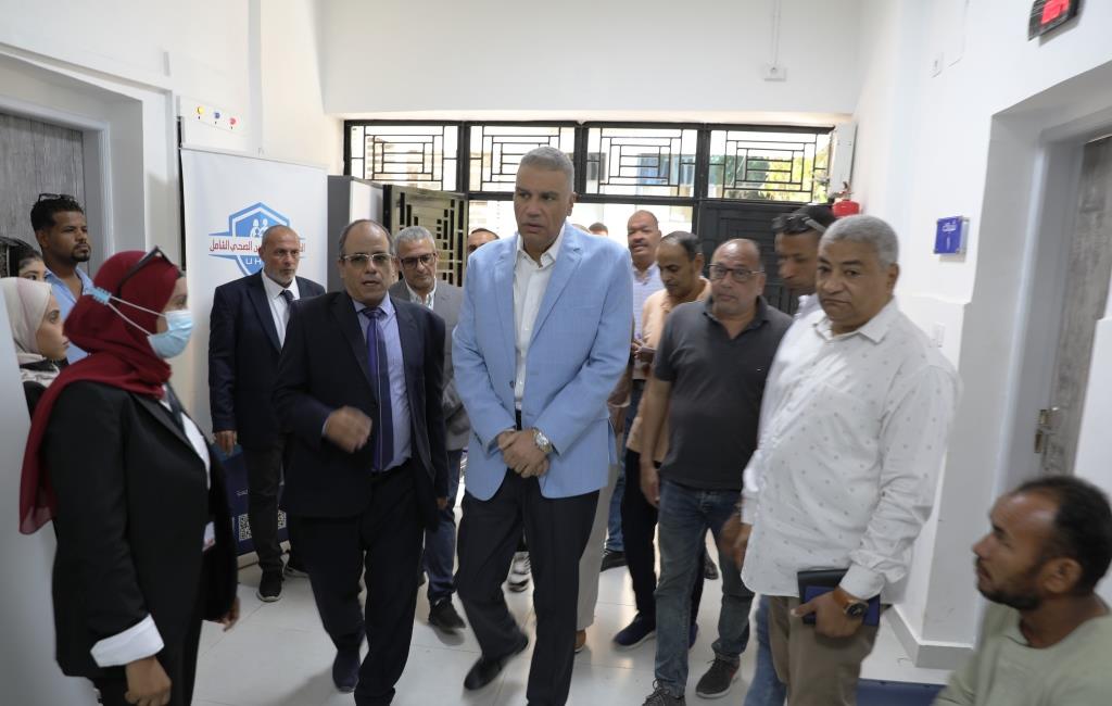 جولة محافظ أسوان بالمستشفيات